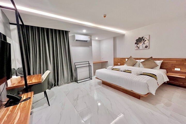 Room 4 of 27