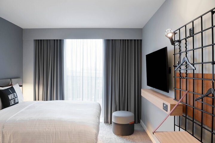Room 9 of 40