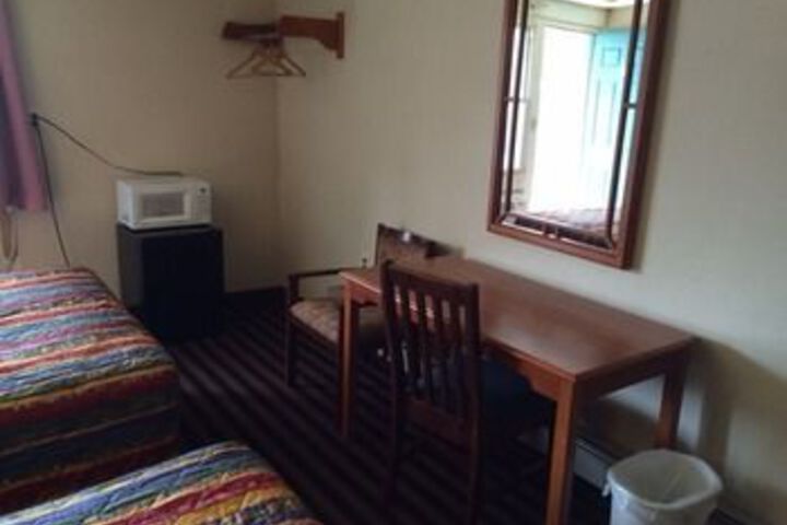 Room 2 of 6