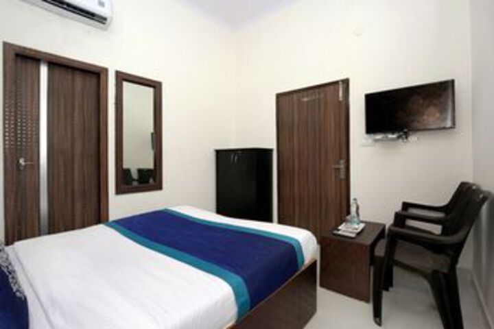 Room 9 of 22