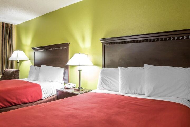 2 Double Beds (1 of 6)