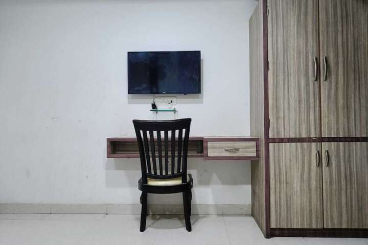 Room 8 of 32