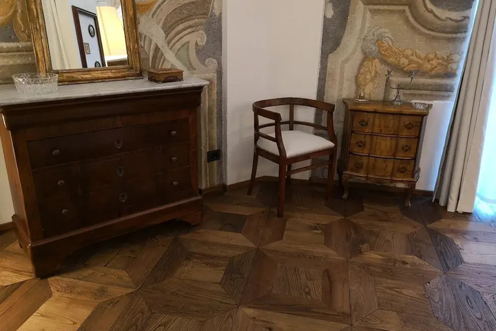 Room 6 of 23