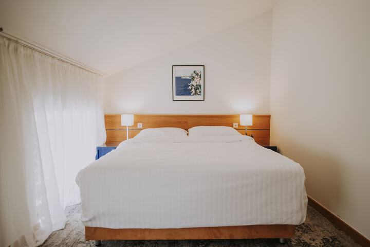 Room 25 of 92