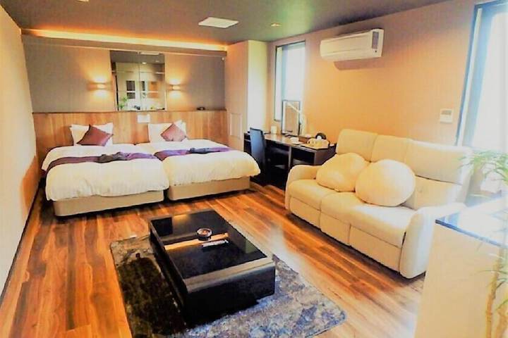Room 10 of 83