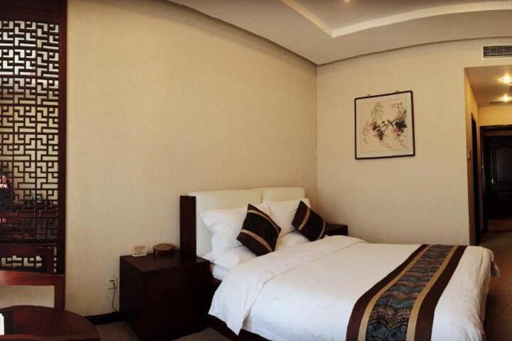 Exterior of Beijing Fragrant Hill Holiday Business Hotel