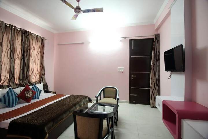 Room 9 of 14