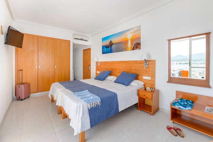 Room 6 of 24