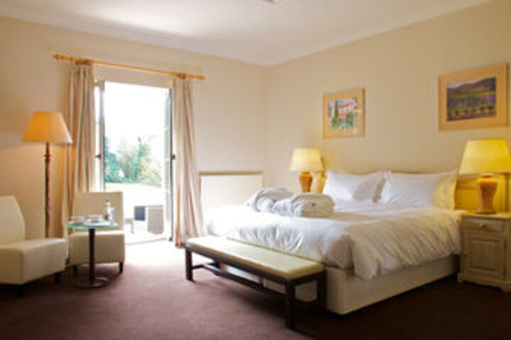 Room 10 of 28