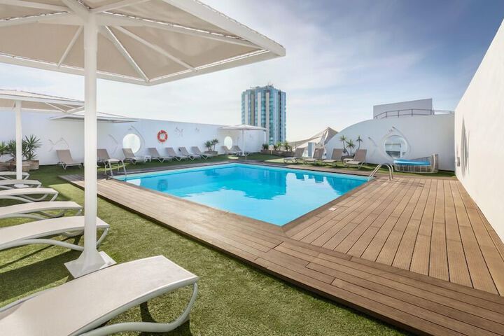 Hotel with Pool