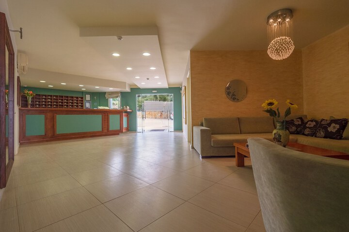 Entrance & Lobby