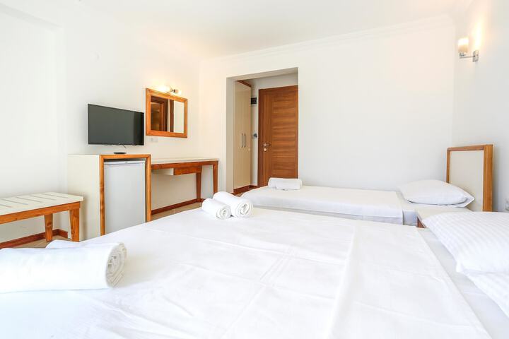 Room 6 of 37
