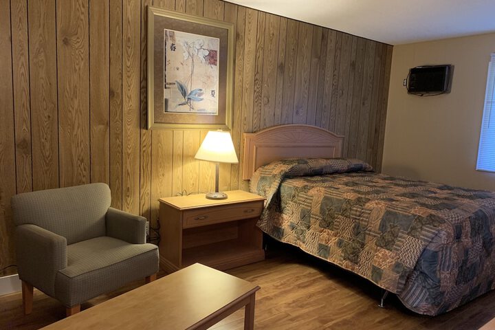 Room 4 of 63
