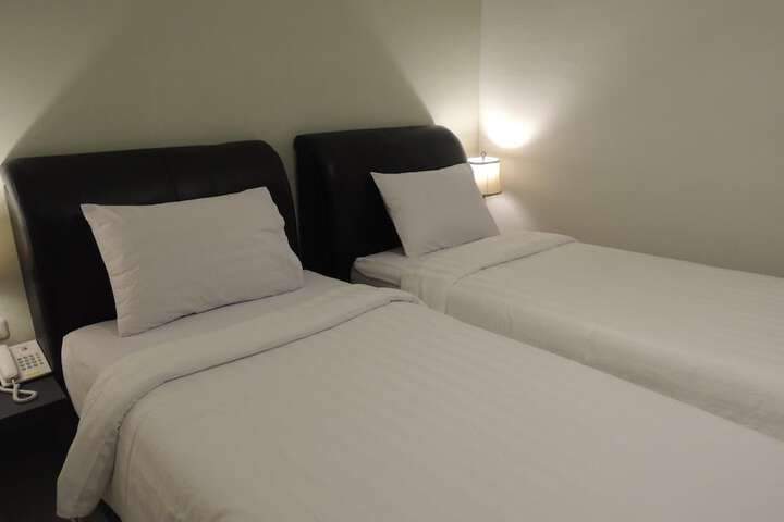 Room 28 of 61