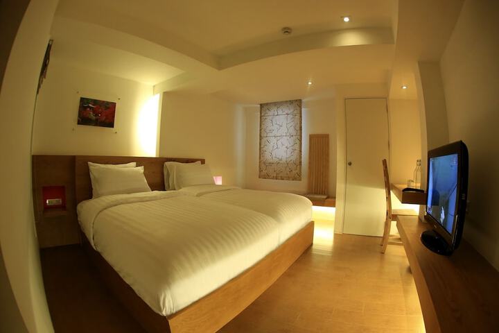 Room 20 of 34