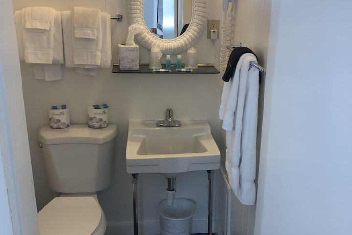 Room 53 of 75