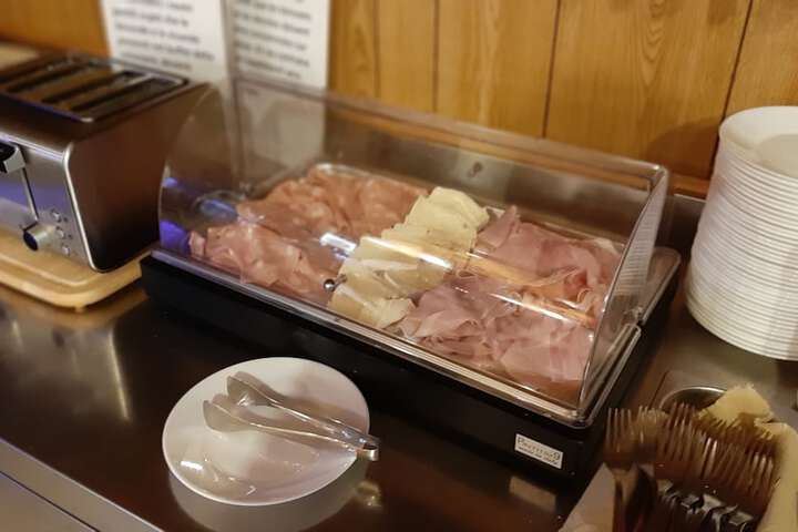 Dining 40 of 57