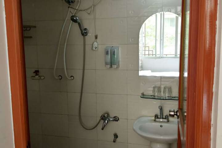 Room 11 of 28