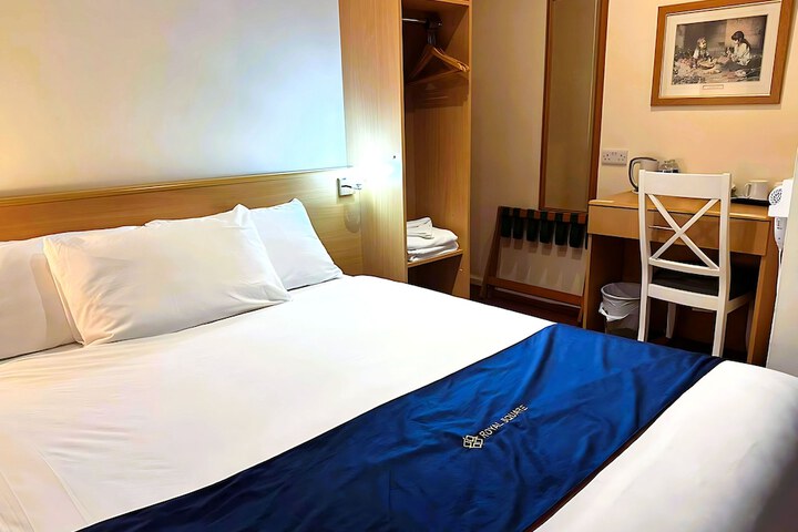 Room 100 of 157