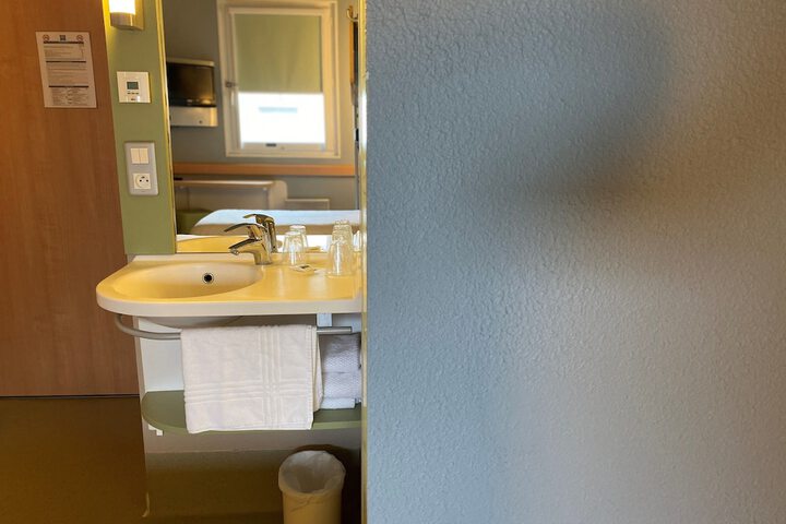 Room 14 of 34