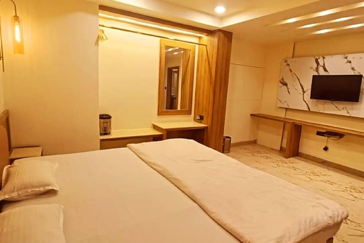 Room 11 of 22