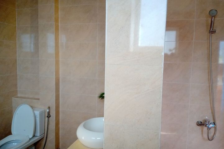 Room 106 of 178