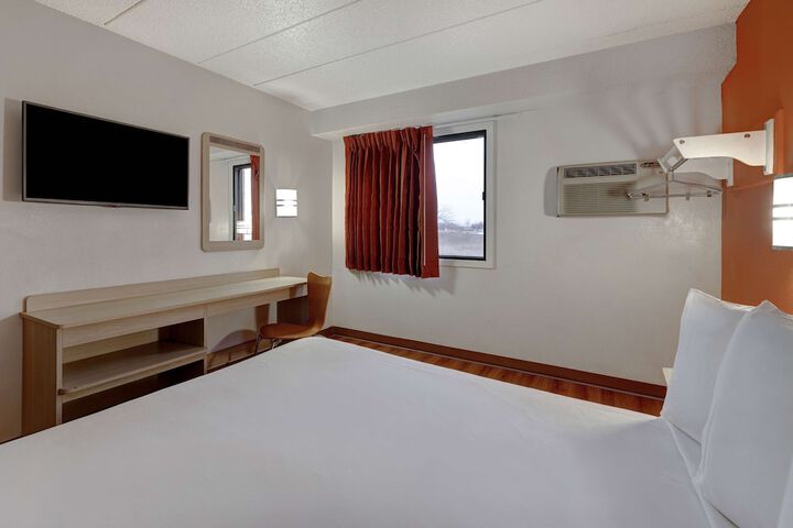 Room 11 of 25