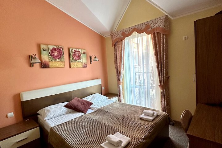 Room 15 of 44