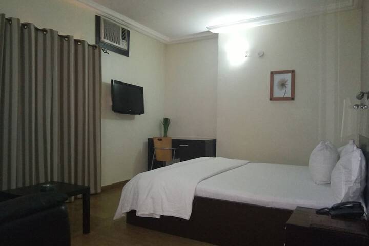 Room 13 of 26