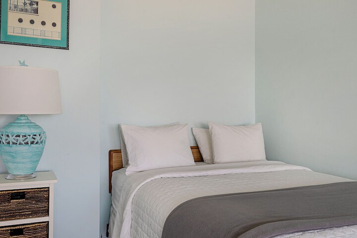 Room 32 of 181