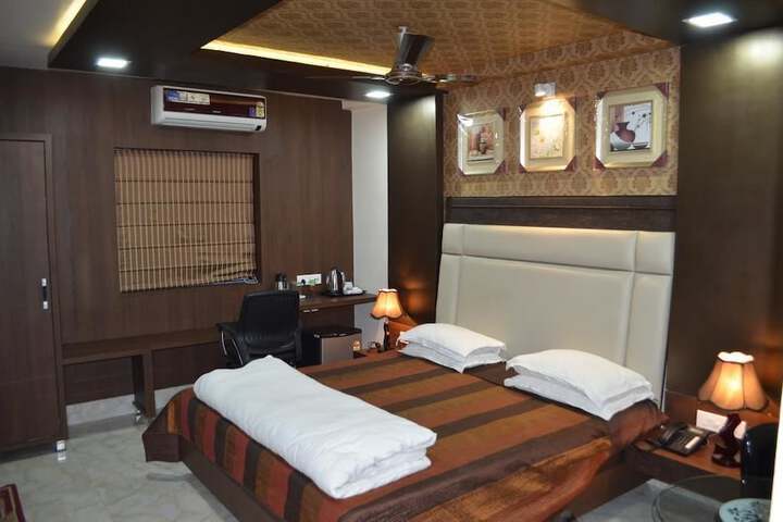 Room 6 of 31