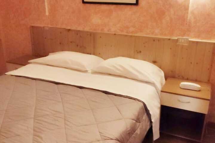 Room 14 of 36