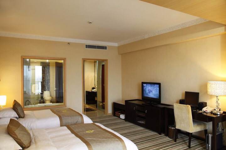 Room 10 of 27