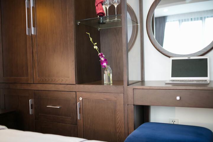 Room 4 of 79