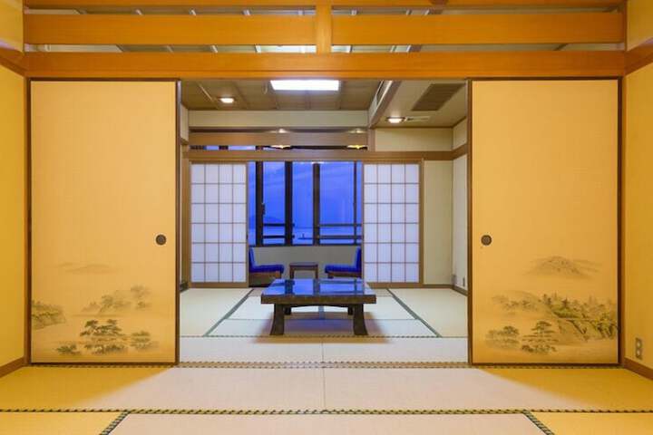 Room 7 of 27