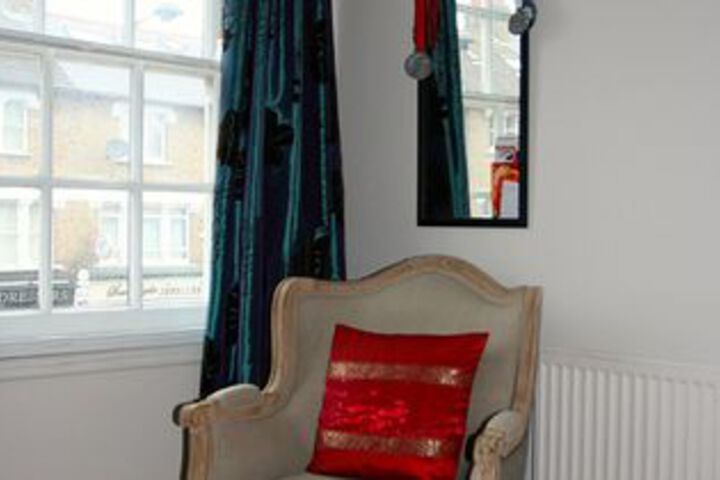 Room 6 of 19