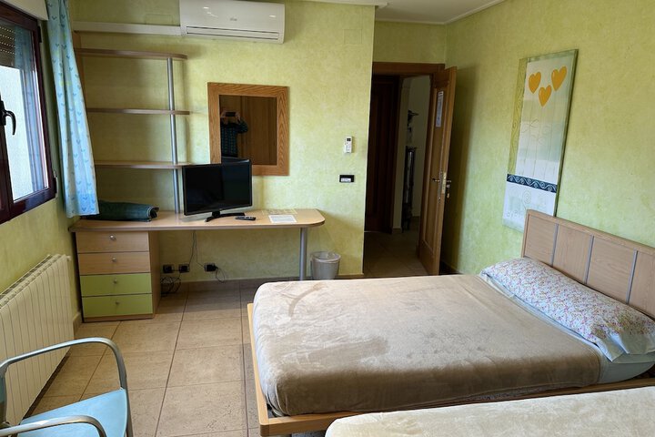 Room 40 of 165