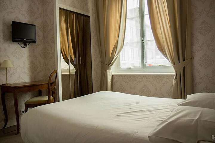 Room 4 of 28