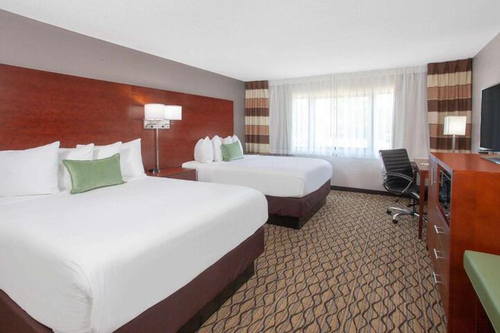 2 Queen Beds (4 of 7)