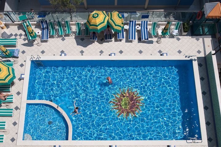 Pool 39 of 59