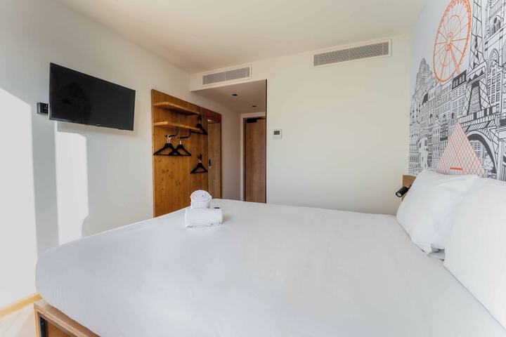 Room 40 of 89