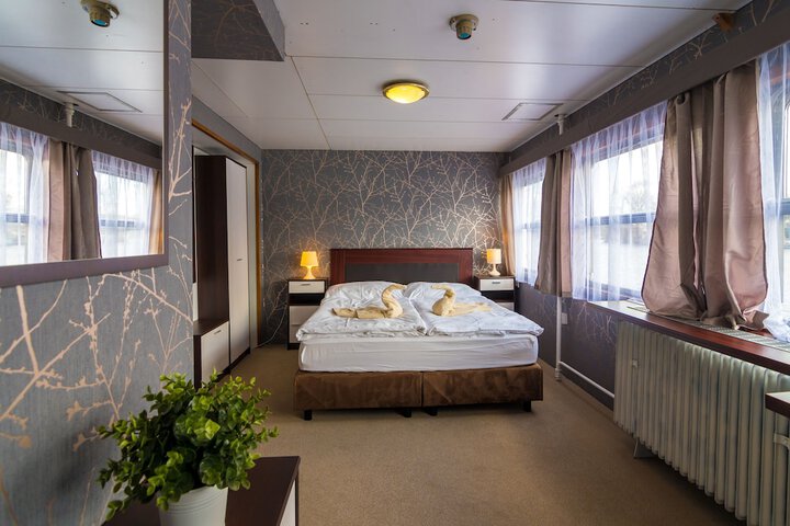 Room 14 of 50