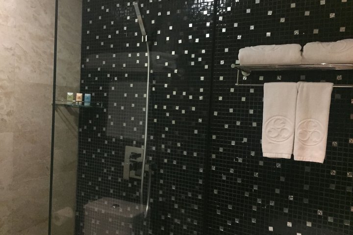 Room 8 of 77