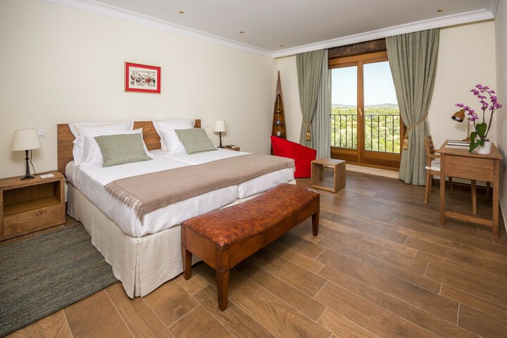 Room 2 of 34
