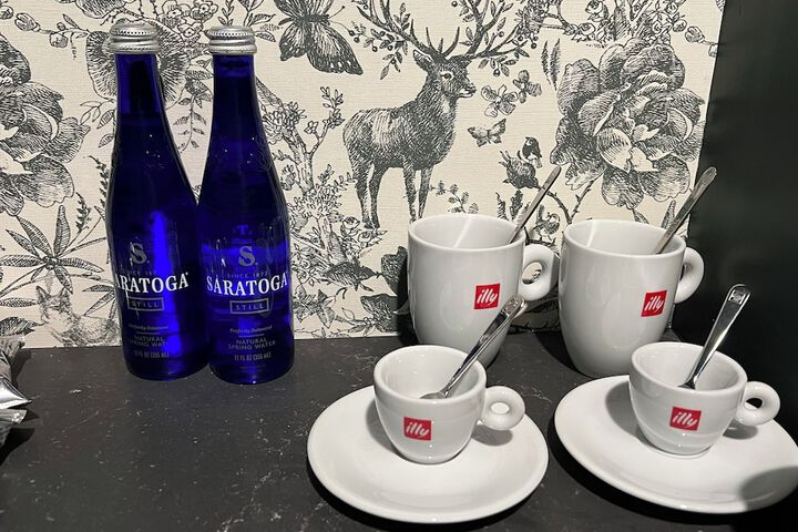 Breakfast/Coffee Service 25 of 100