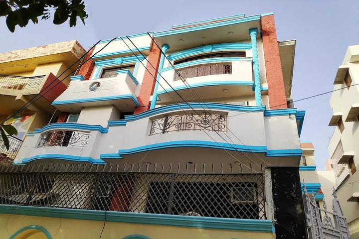 OYO 42733 Silver Homes