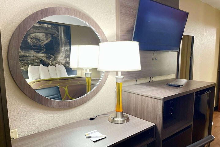1 Queen Bed (14 of 29)