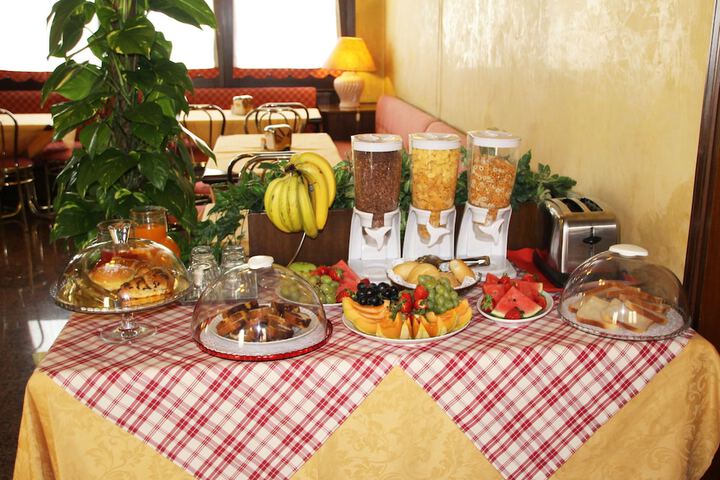 Breakfast/Coffee Service 20 of 40