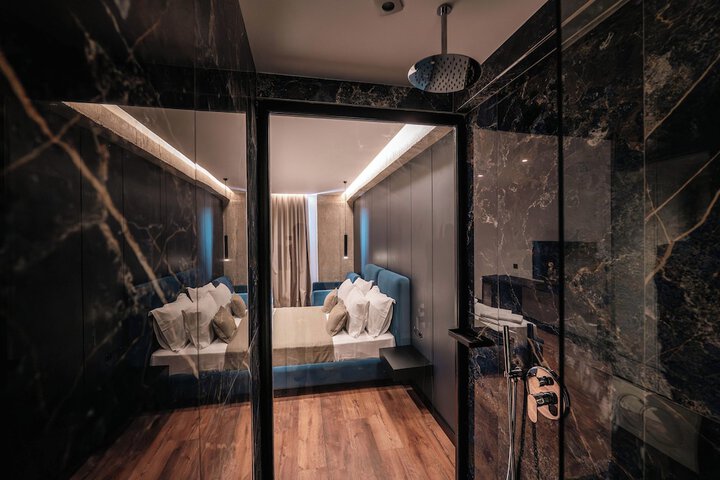 Room 13 of 124