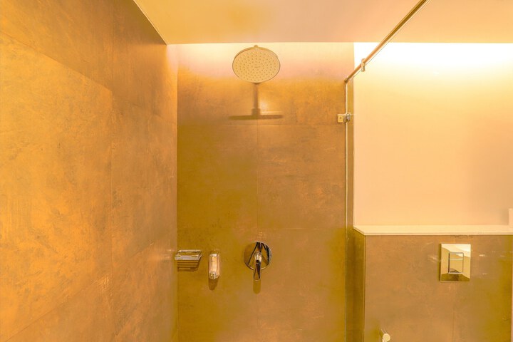 Room 12 of 18